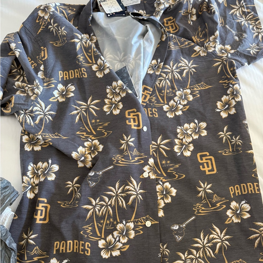 MLB® SAN DIEGO PADRES PERFORMANCE BUTTON FRONT Reyn Spooner Hawaiian shirt XL